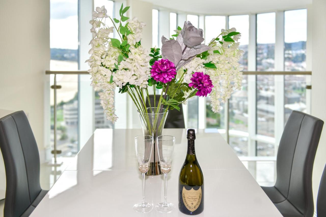 Just Stay Wales - Meridian Quay Penthouses Суонзи Екстериор снимка