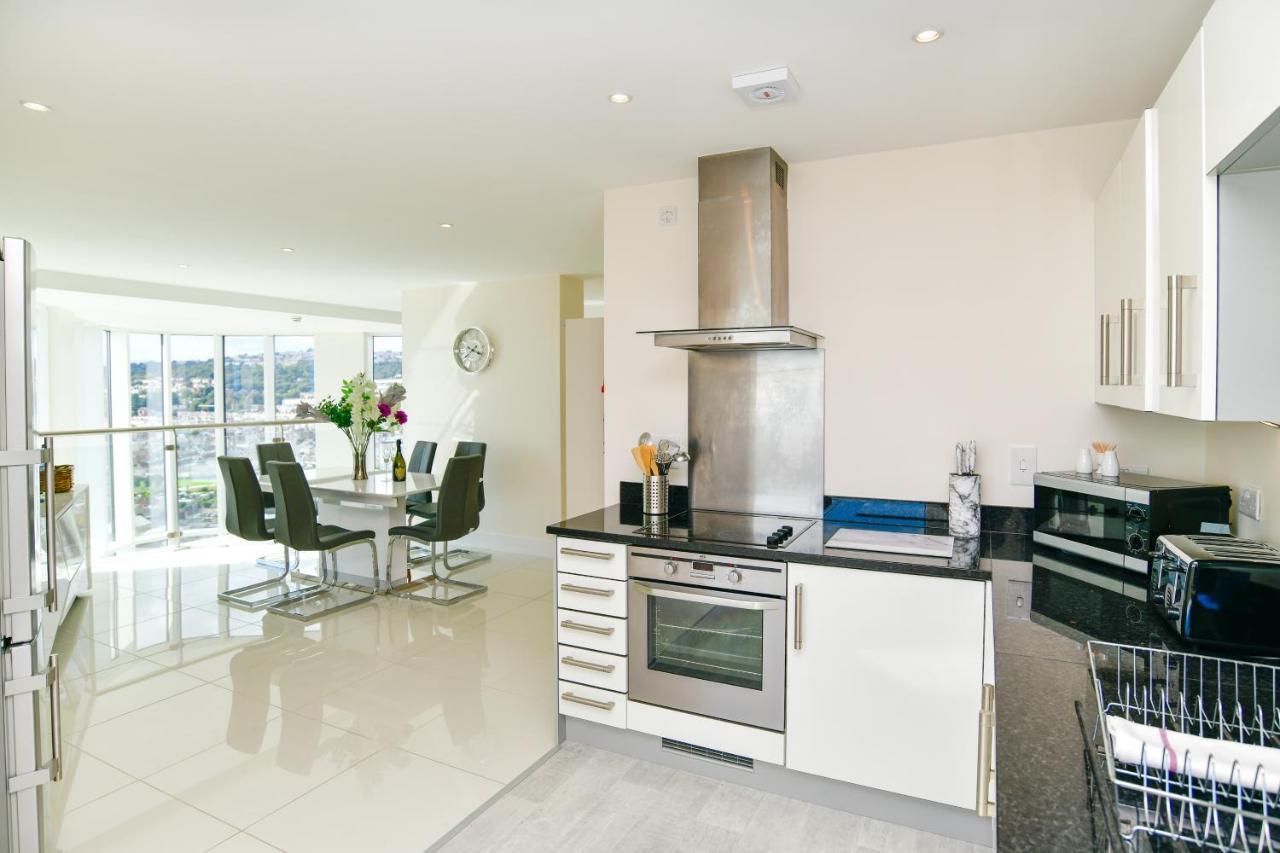 Just Stay Wales - Meridian Quay Penthouses Суонзи Екстериор снимка