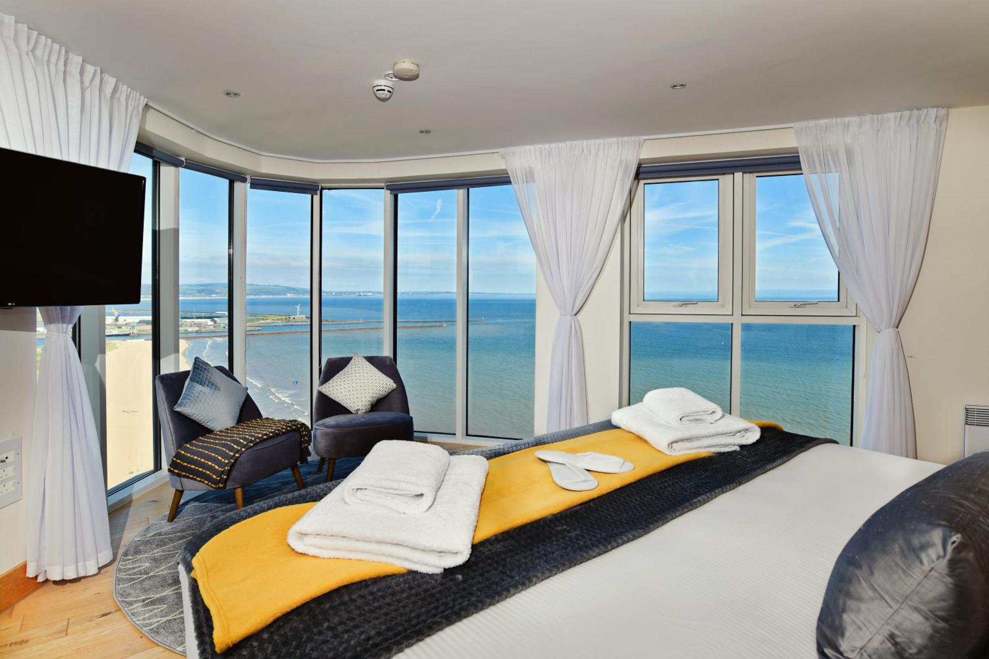Just Stay Wales - Meridian Quay Penthouses Суонзи Екстериор снимка