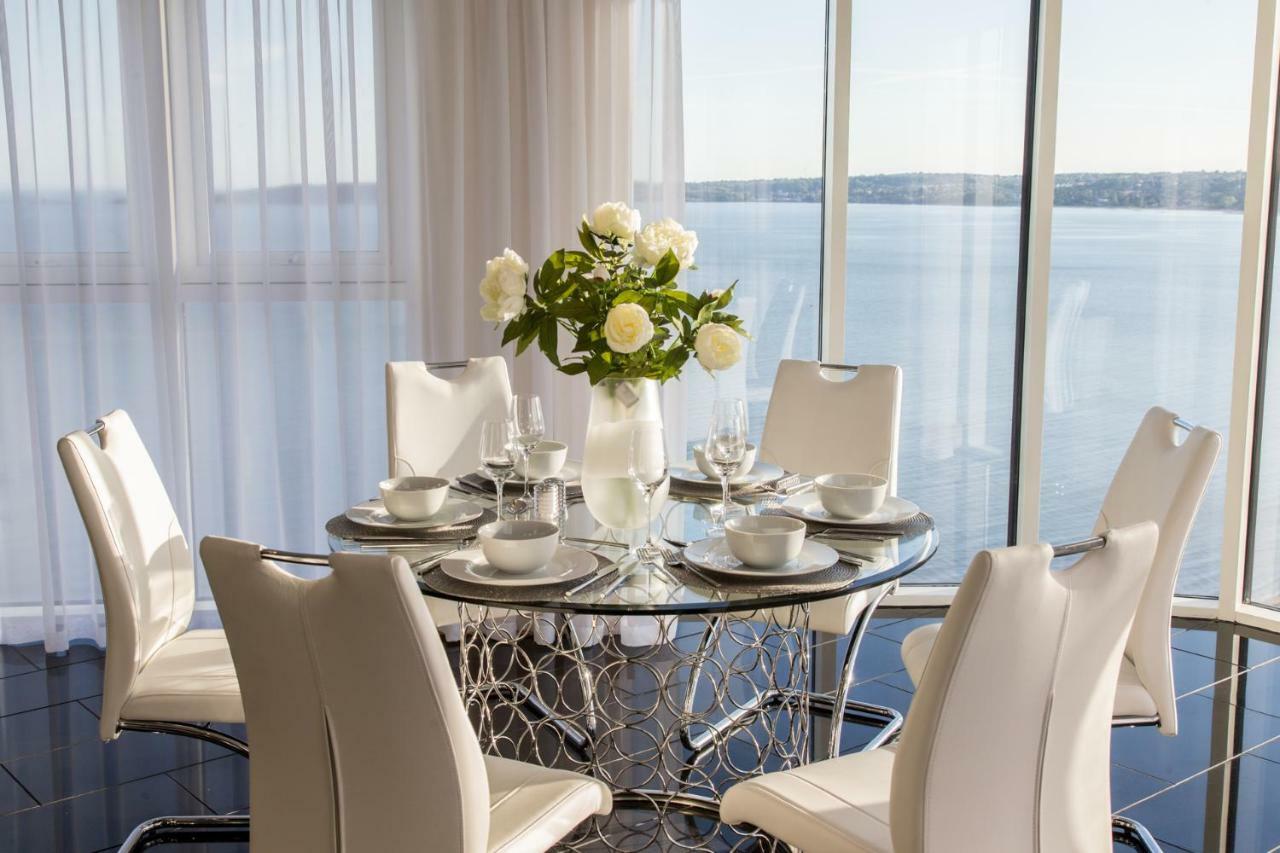 Just Stay Wales - Meridian Quay Penthouses Суонзи Екстериор снимка