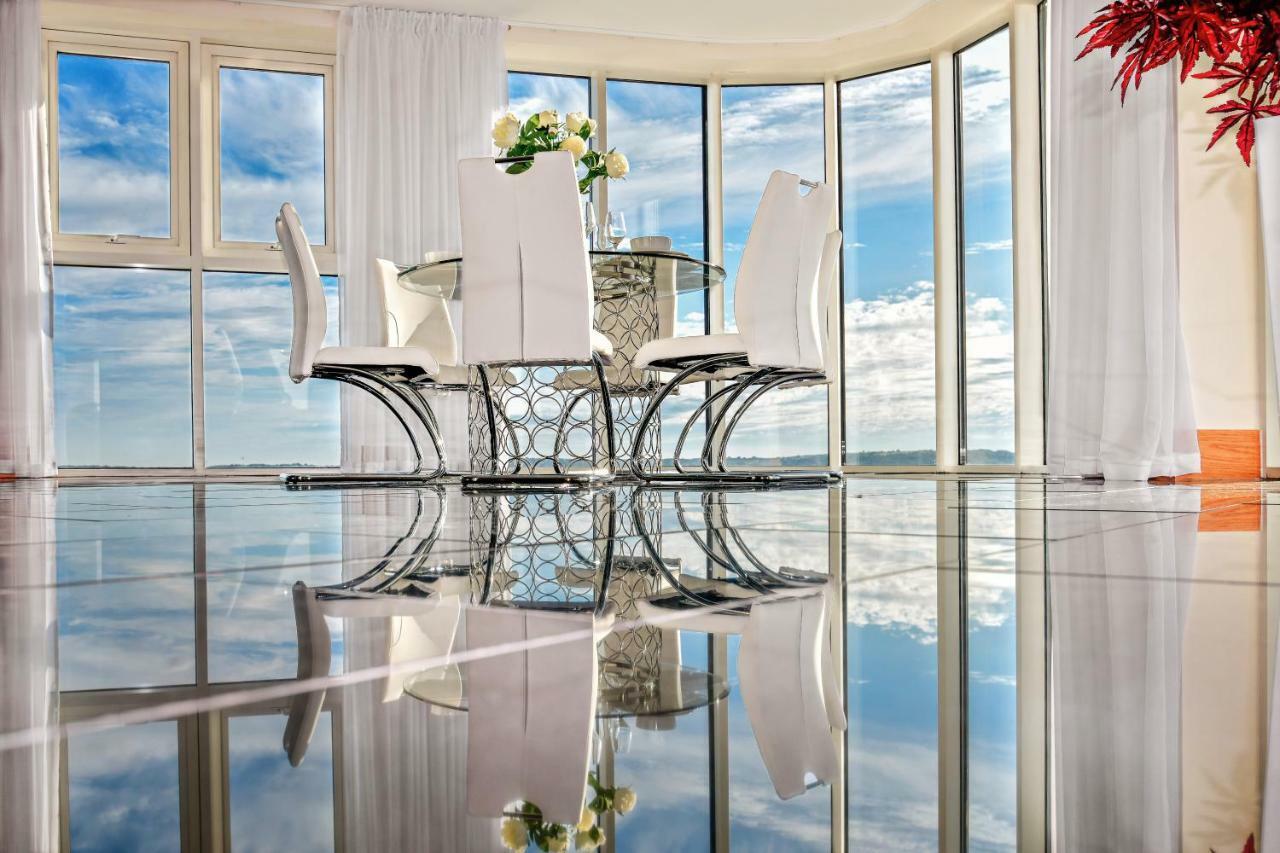Just Stay Wales - Meridian Quay Penthouses Суонзи Екстериор снимка