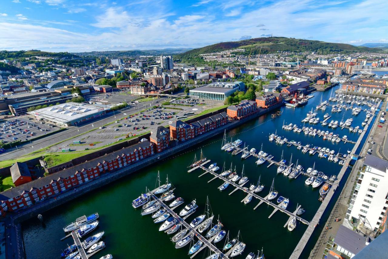 Just Stay Wales - Meridian Quay Penthouses Суонзи Екстериор снимка