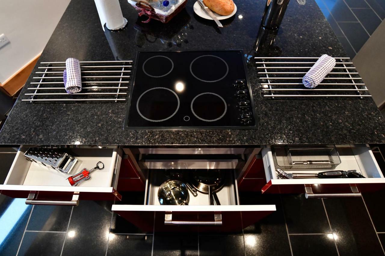 Just Stay Wales - Meridian Quay Penthouses Суонзи Екстериор снимка
