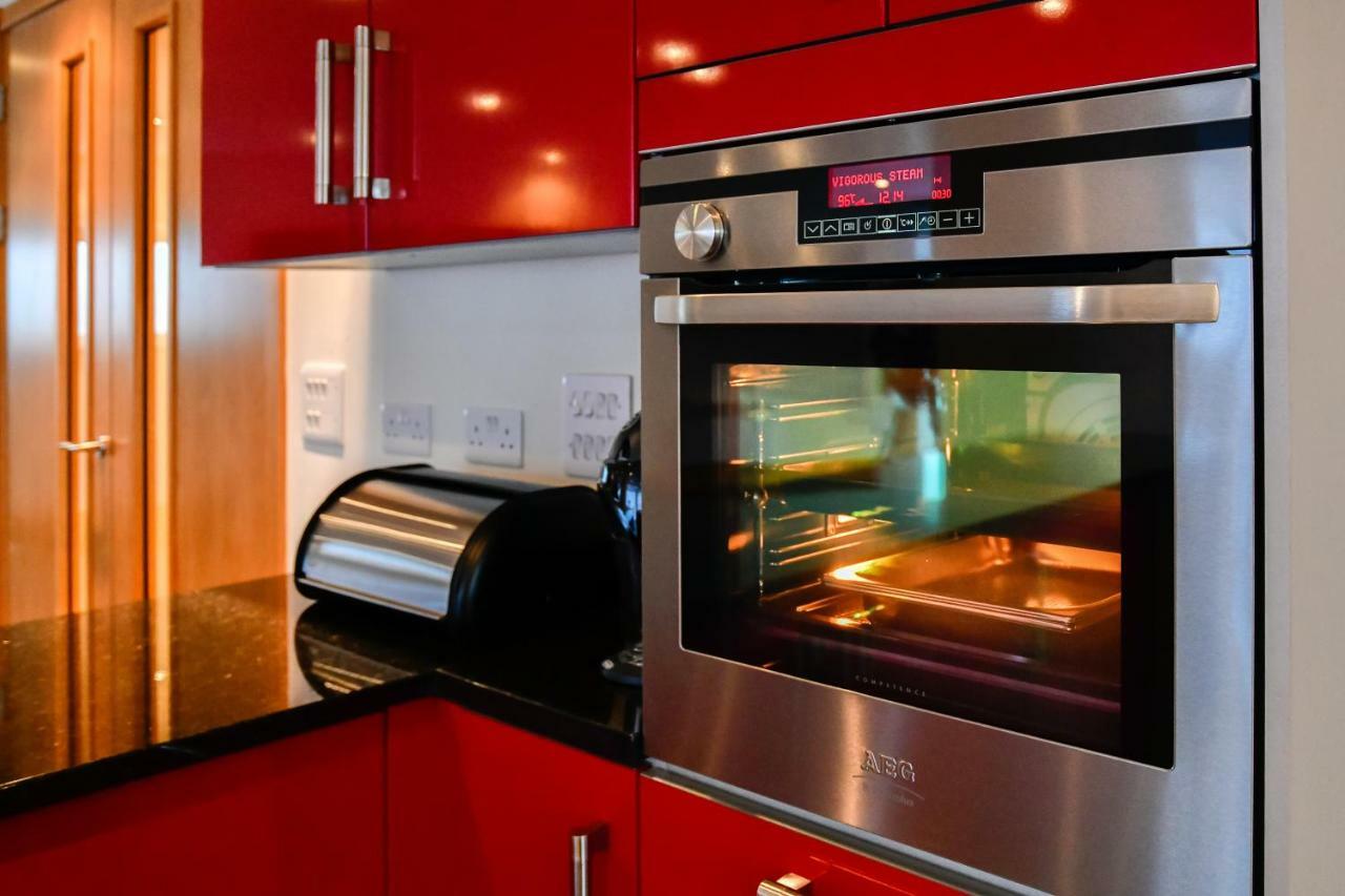 Just Stay Wales - Meridian Quay Penthouses Суонзи Екстериор снимка
