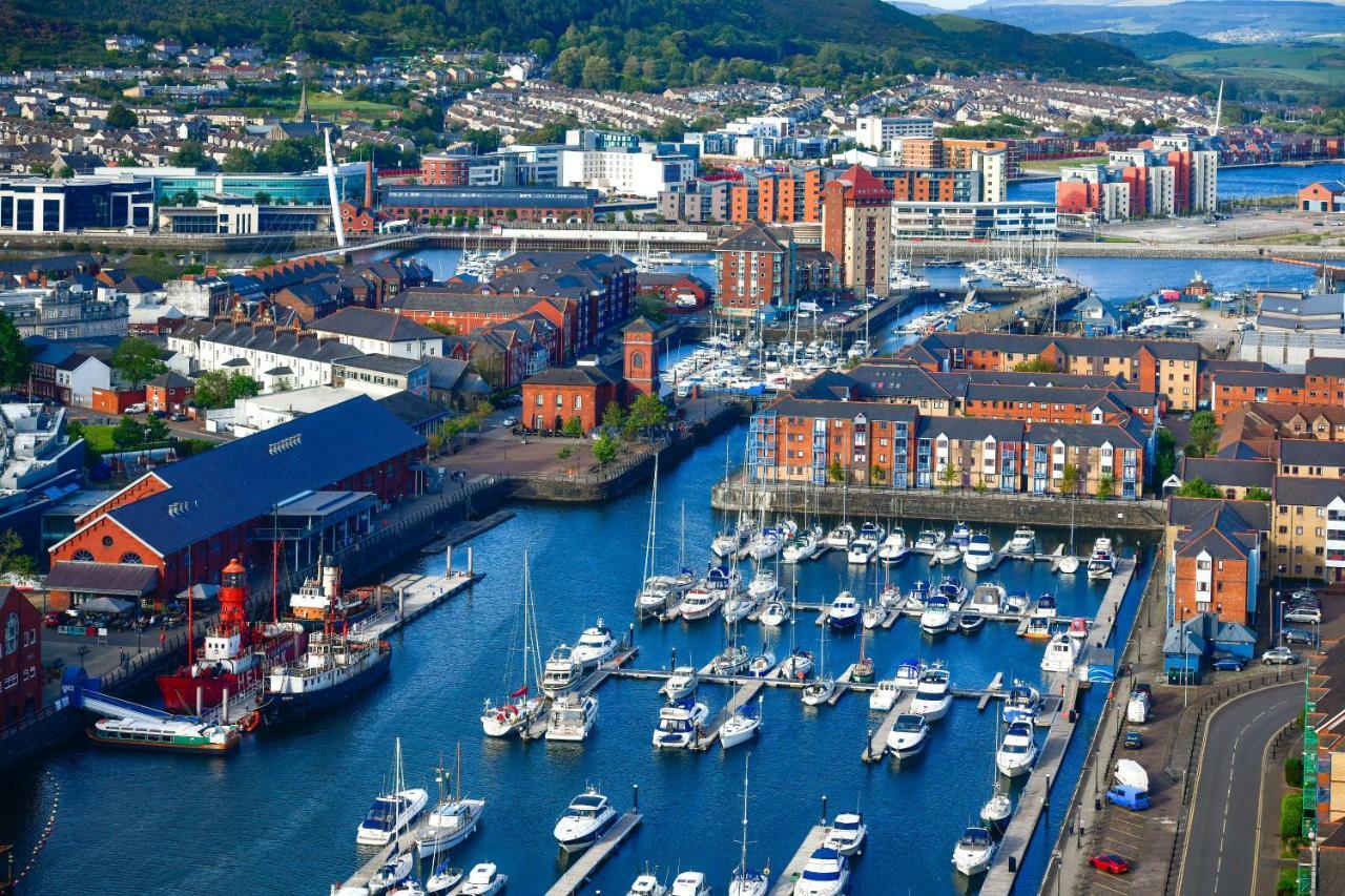 Just Stay Wales - Meridian Quay Penthouses Суонзи Екстериор снимка