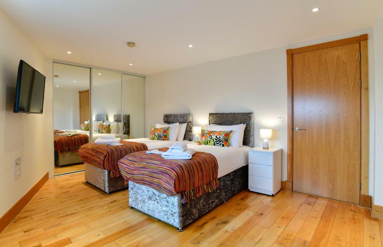Just Stay Wales - Meridian Quay Penthouses Суонзи Екстериор снимка
